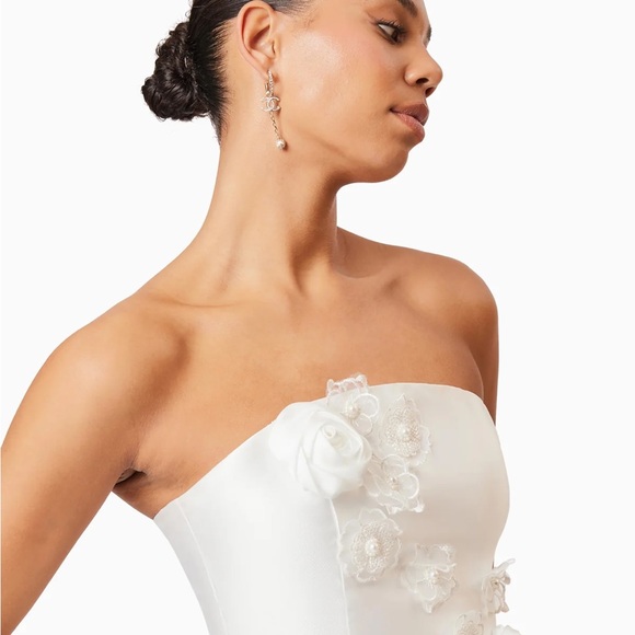 Elegant White Strapless Dress with detachable underskirt - Picture 9 of 10